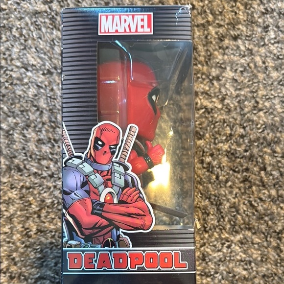 Marvel Deadpool Wacky Wobbler Bobblehead - Picture 5 of 6